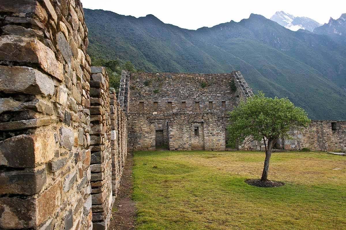 The hike to Choquequirao is a great alternative to the Inca Trail. Image: "Choquequirao" by  Danielle Pereira is licensed under CC BY 2.0.