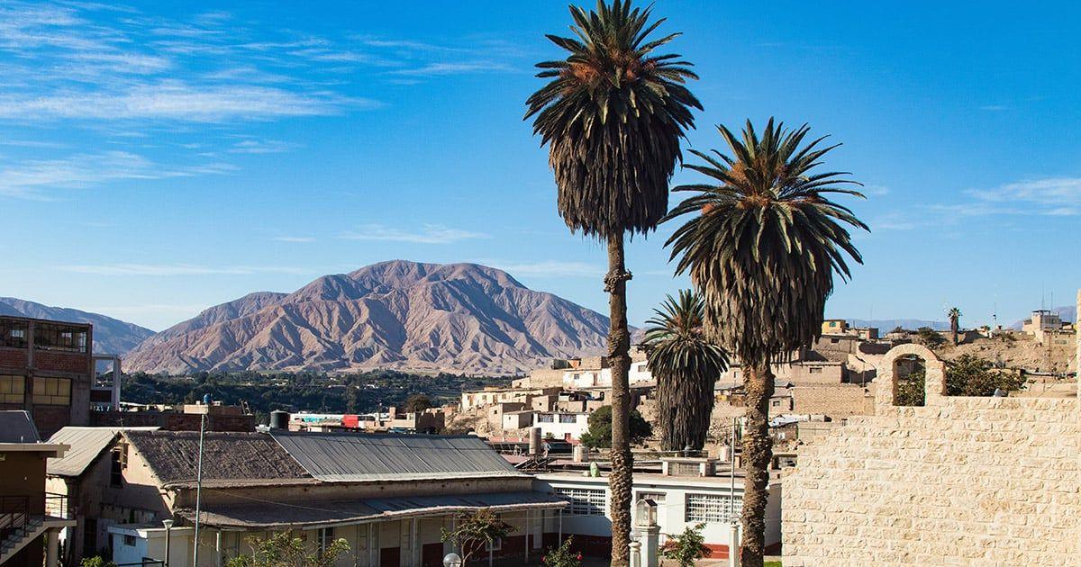 A convent in Moquegua. Image: "Antiguo convento de Moquegua, Peru." by  Inti Runa Viajero is licensed under CC BY 2.0.