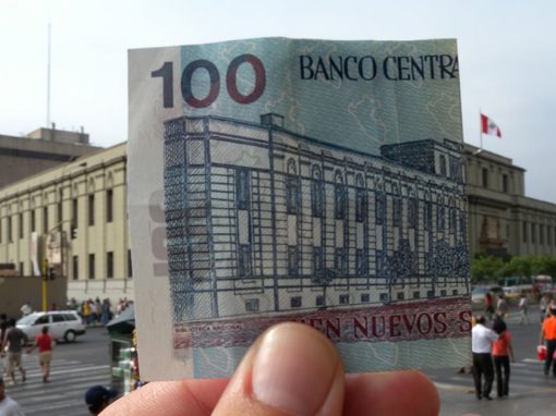 The Biblioteca Nacional in Peru and a note of 100 soles, the Peruvian national currency.