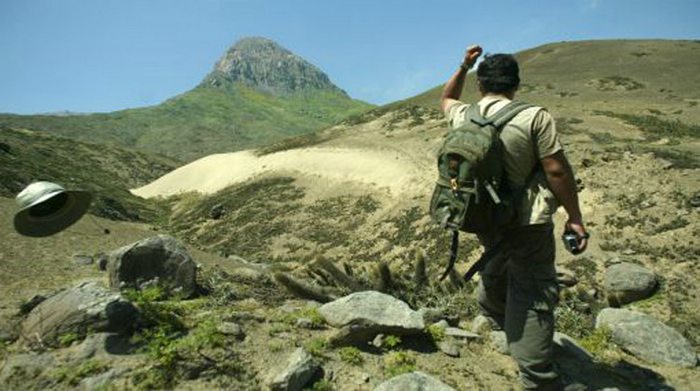 Percy Valladares making is way to the Cerro Campana. Photo by Victor Corcuera Cueva