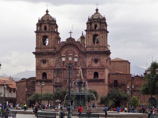 A cloudy day at the Plaza de Armas in Cusco with the Cusco Cathedral visible in the background.