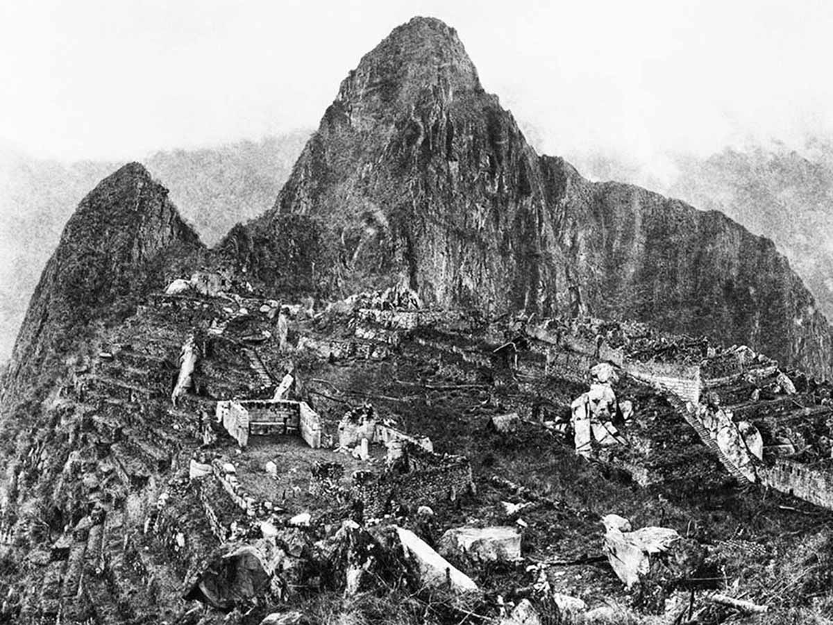A grainy black and white photo taken of Machu Picchu in 1911 with Huayna Picchu in the background.