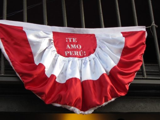 A banner reading Te Amo Peru (I love you, Peru) on a balcony in Lima for Peru's Independence Day.